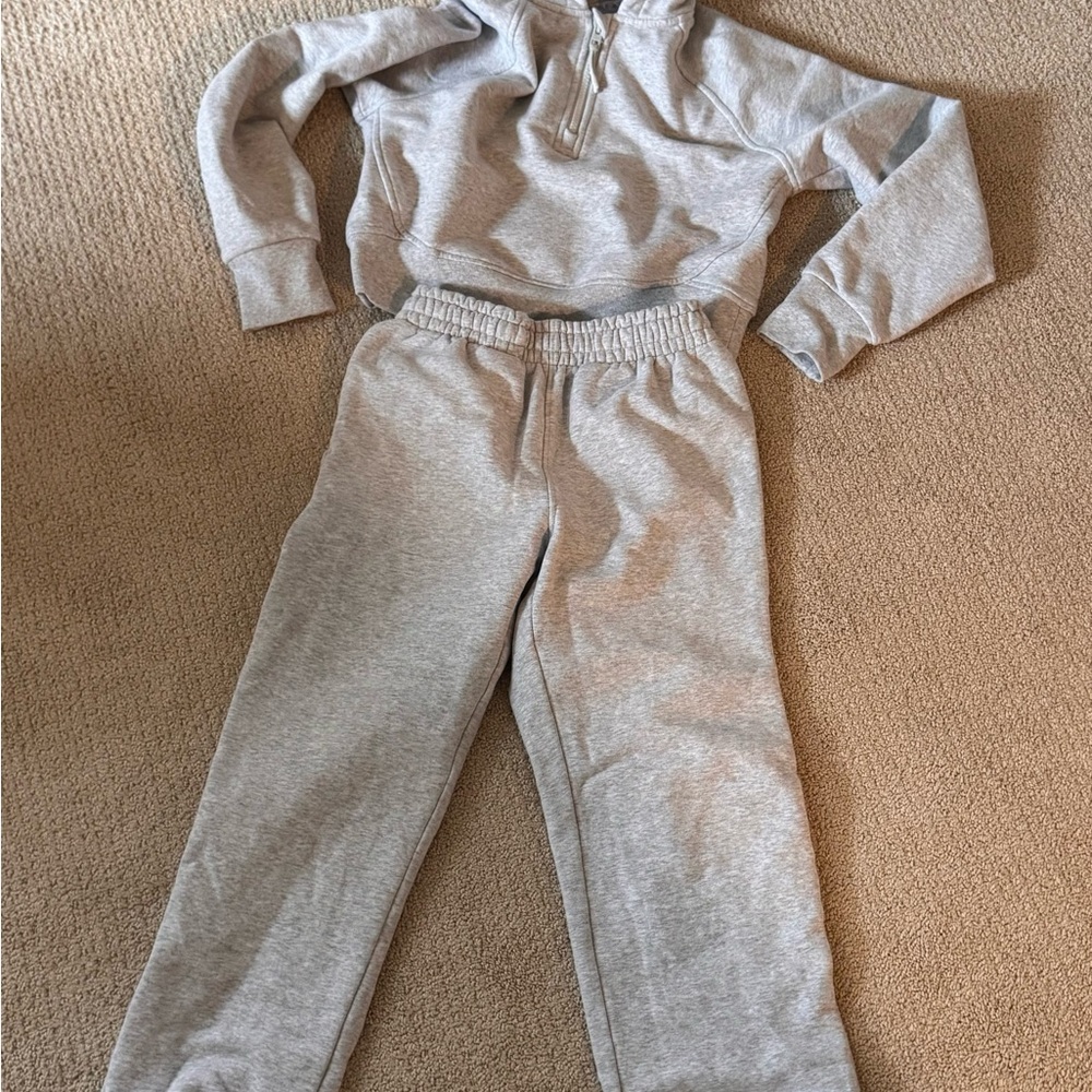 Athleta Kids Light Gray Sweatpants Set